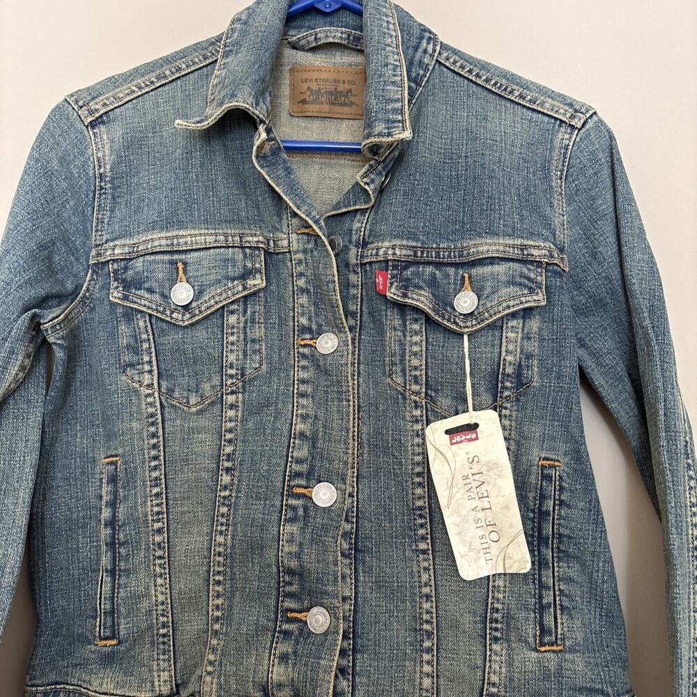 NWT Levi’s Women’s Original Trucker Denim Jacket S Light Wash